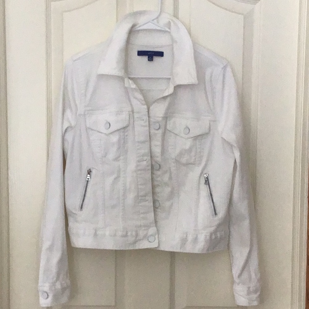 Women’s white Jean jacket.